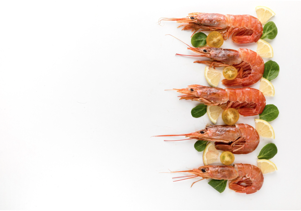 Prawns with lemon and salad garnishes